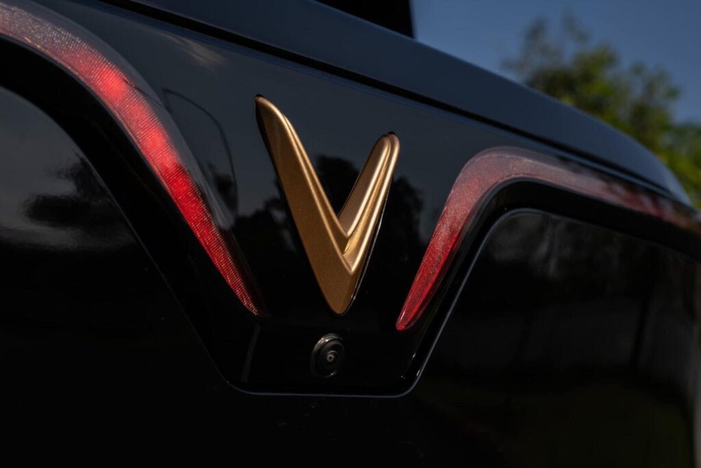 vinfast-vf7-13